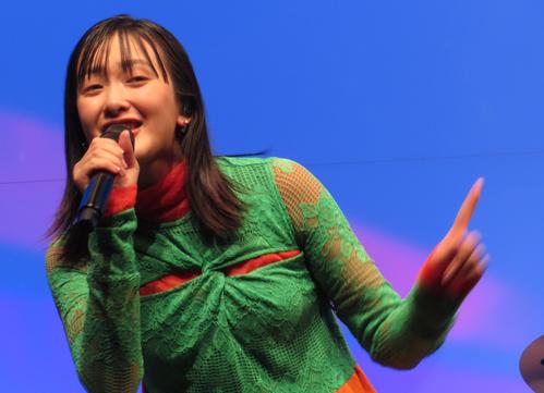 緑黄色社会「野菜生活100」アンバサダー就任　長屋晴子はモロヘイヤ「歌で栄養を届けている」