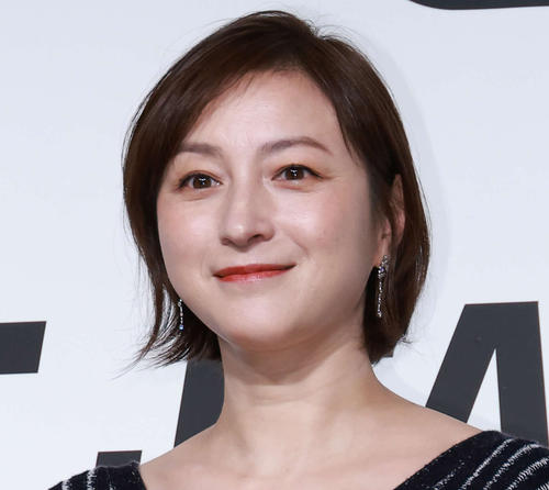 個人事務所で活動中の広末涼子、二の腕あらわな最新ショット披露 さわやかな夏コーデに注目 - 芸能 : 日刊スポーツ