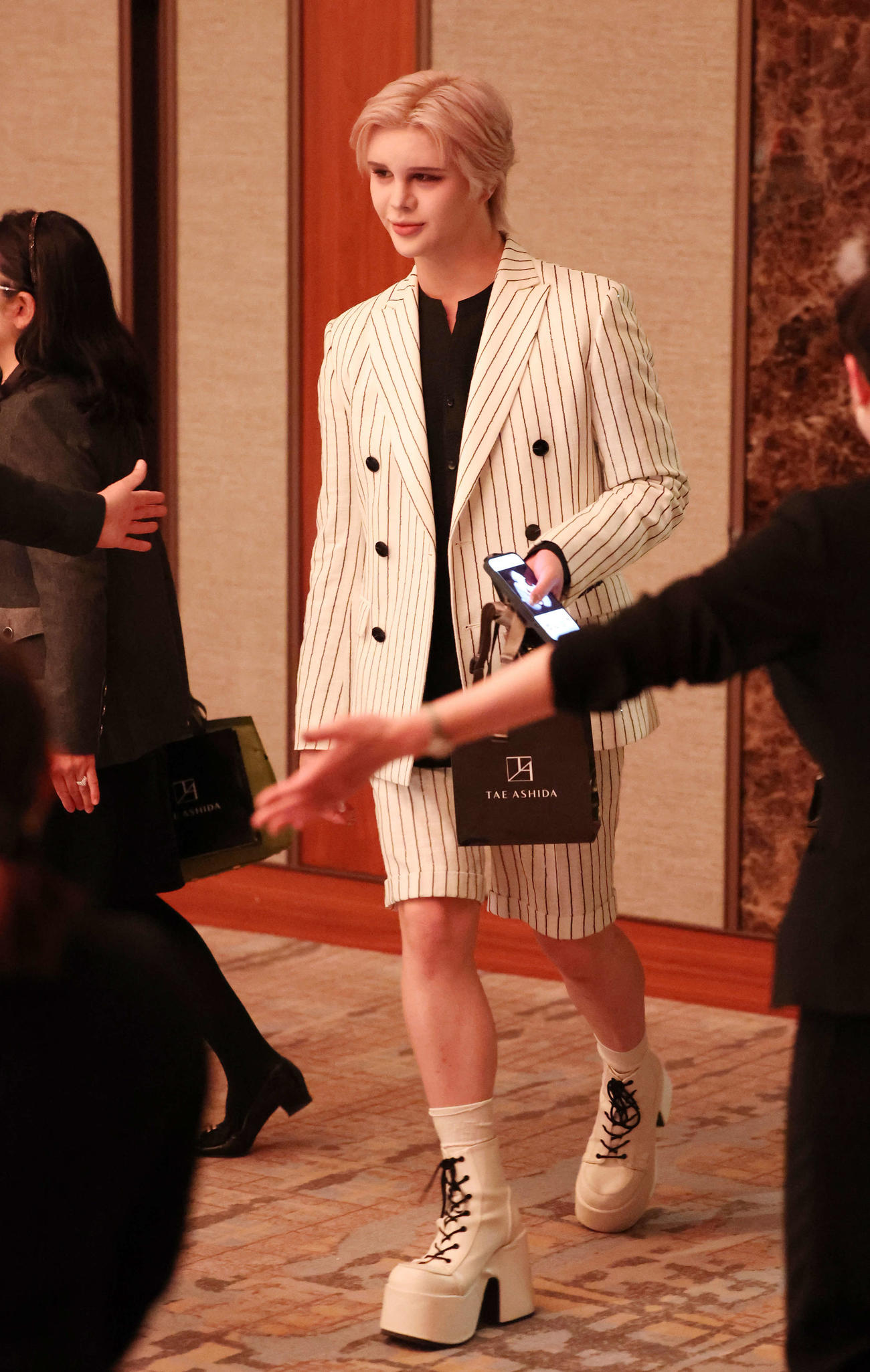「TAE ASHIDA AUTUMN WINTER COLLECTION 2024－2025」にゲスト来場するMatt（撮影・宮地輝）