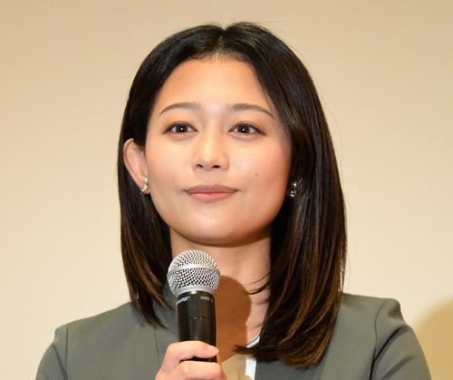 フジ松崎涼佳アナ「ティッシュがお友達」自撮りショット　花粉症に「不本意」顔