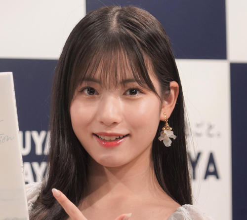 モー娘。北川莉央「ガチな公女感が凄まじい」パリ一人旅の写真　ワンピース姿がとってもお上品！