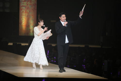 平成ノブシコブシの吉村（右）と、ABEMA西村アナは息の合った司会で盛り上げる（撮影・中島洋尚）