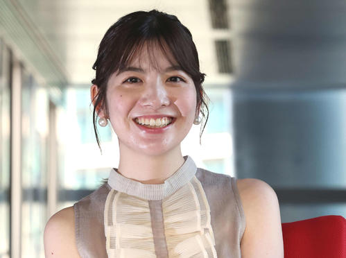 日テレ佐藤真知子アナが苺まみれ“ヌン活”　苺に合わせた赤ニット姿「未だ遠足みたいな思考が」