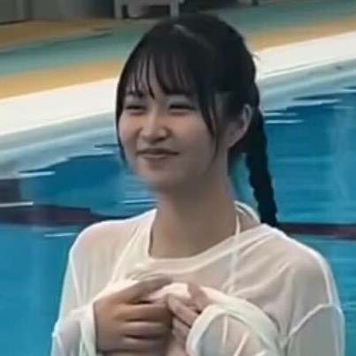 会えるグラビアアイドル南みゆか、迫力の美バストあらわ白ビキニ姿　プールで撮影の様子公開　