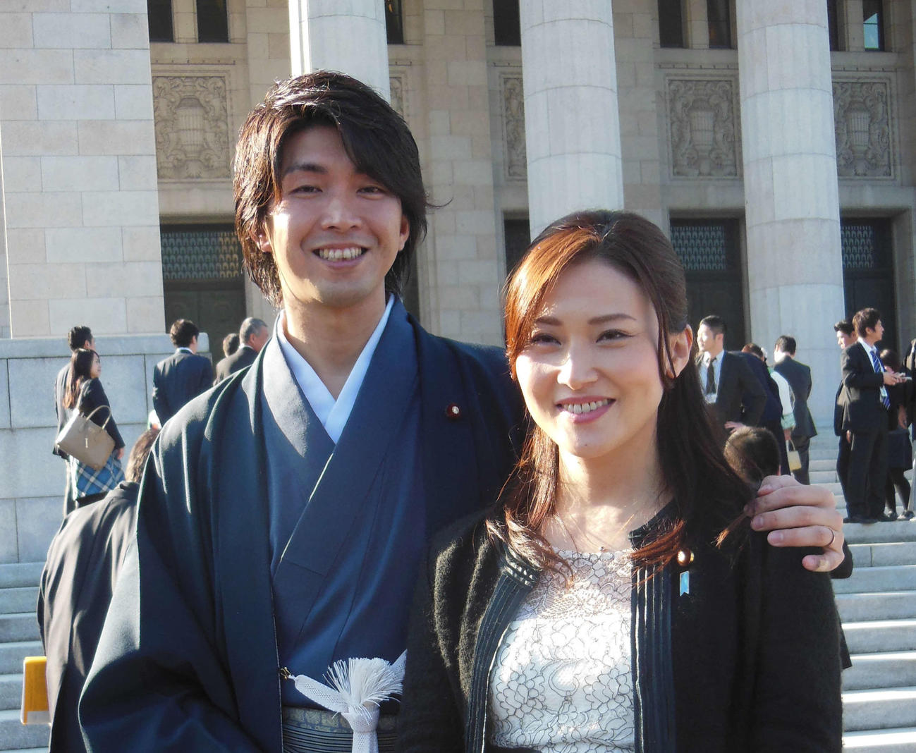 宮崎謙介氏（左）と金子恵美氏（16年1月撮影）