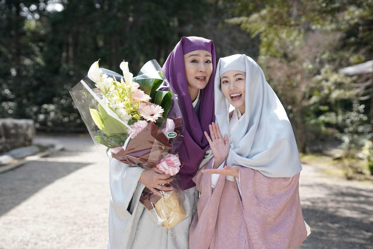 フジテレビ系「大奥」で初共演となった浅野ゆう子と小芝風花（C）フジテレビ