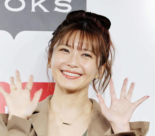 結婚発表AAA宇野実彩子、変形デニムでへそチラリ「神スタイル」「めっちゃ可愛い」の声相次ぐ