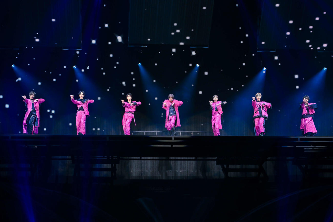 「to HEROes～TOBE 1st Super Live～」でパフォーマンスするIMP．