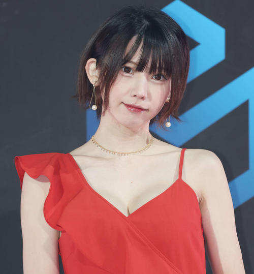 えなこ、ハイパーゲーム大会優勝を報告　サングラス姿には「BKB感(笑)」のコメント