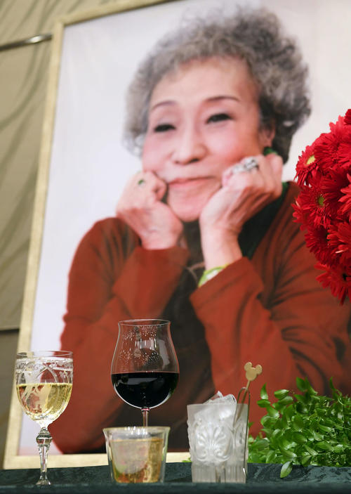 黒柳徹子、生前の約束通り中村メイコさんに弔辞「あなたがいらっしゃらないこの世つまらない」