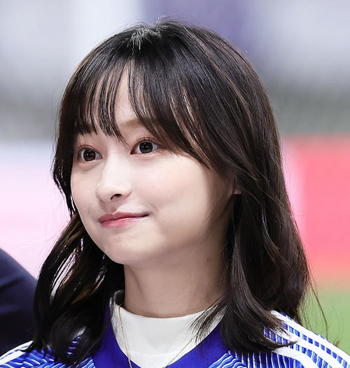 影山優佳、眼鏡姿でジョッキを手に笑顔　「彼女ともんじゃデートなう」風ショットを公開　
