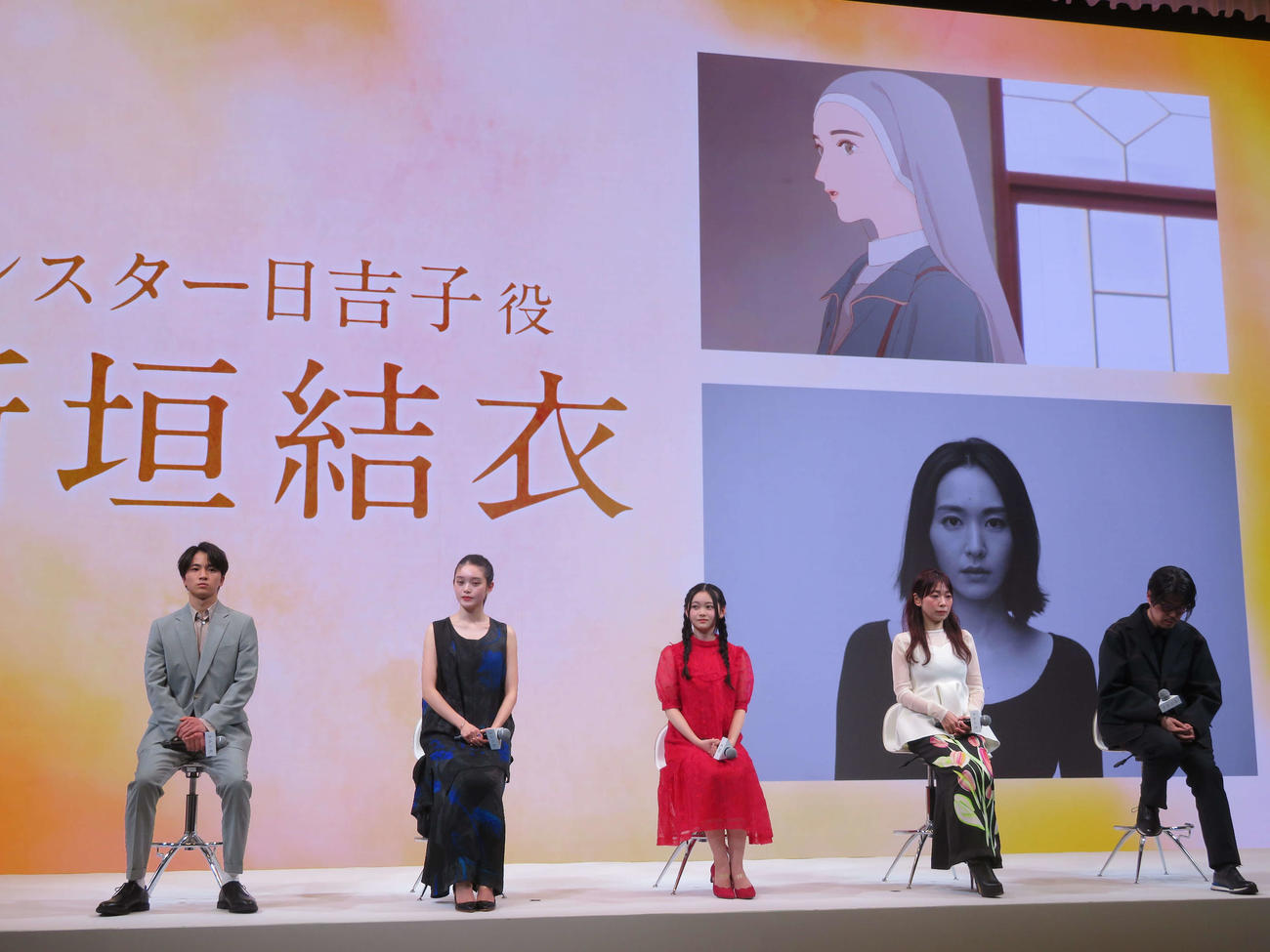 アニメーション映画「きみの色」製作報告会に登壇した、左から木戸大聖、高石あかり、鈴川紗由、山田尚子監督、川村元気プロデューサー（撮影・村上幸将）