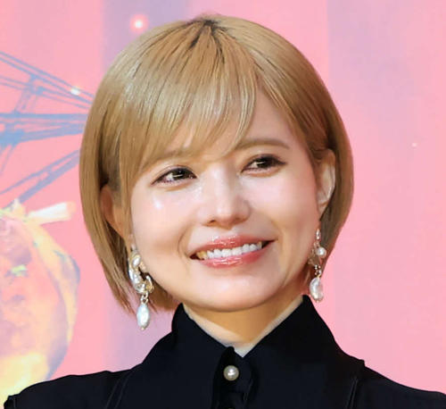益若つばさ、中学卒業の長男と２ショット「たまちゃんのお父さんばりに写真撮った」愛息にエール