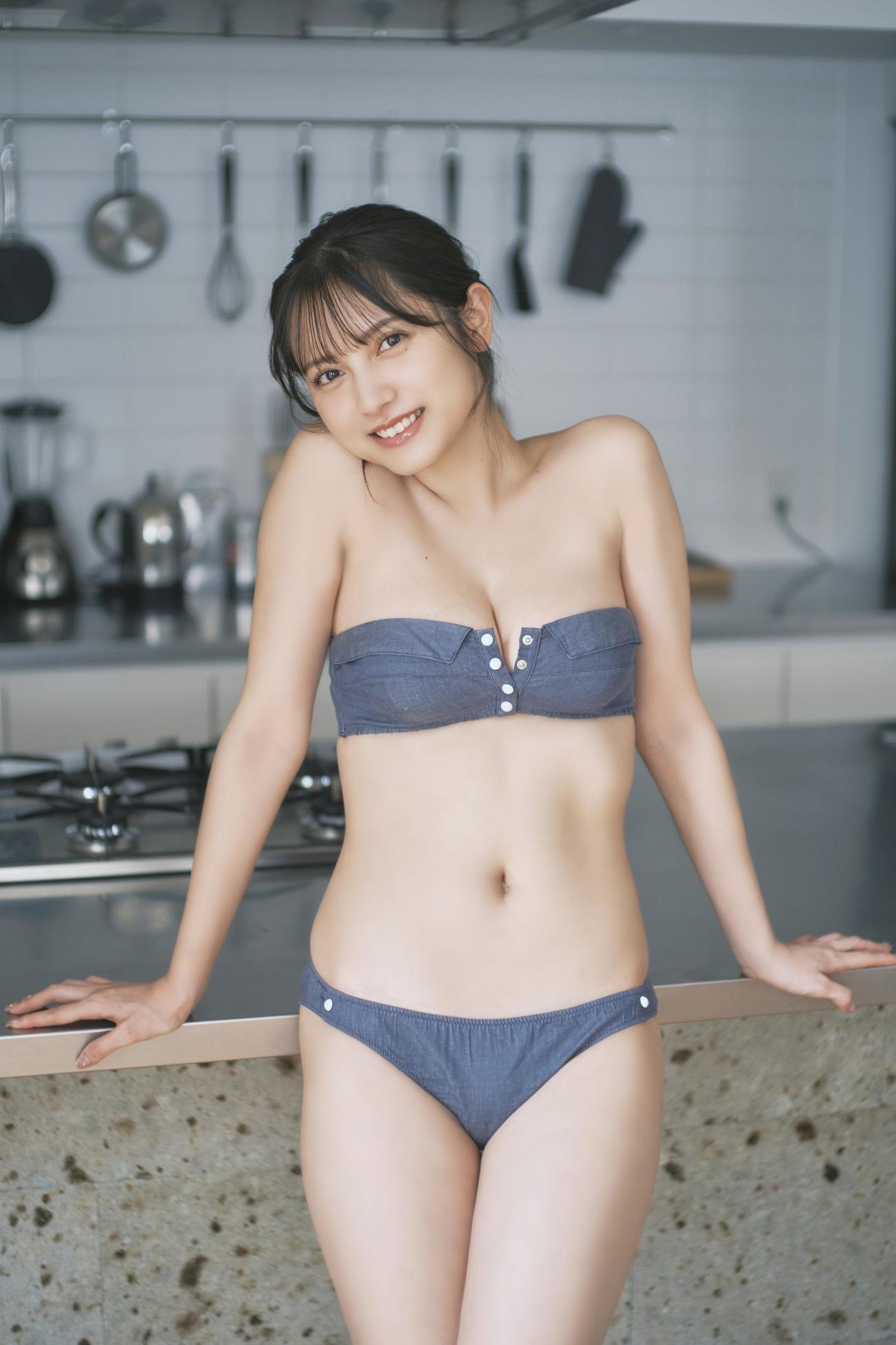 「漫画アクション」の表紙グラビアに登場している桃月なしこ（撮影：フジシロタカノリ）