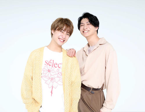 デビュー10周年を迎えたさくらしめじの田中雅功(左)と高田彪我(撮影・鈴木正人)