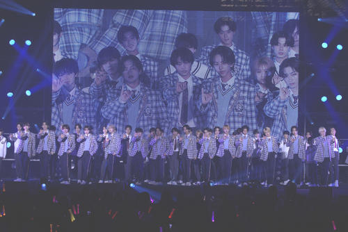 8月に開催された「プチっとEBiDAN THE LIVE」に登場した卒業生のICExとLienel(前列)とEBiDAN NEXTのメンバー