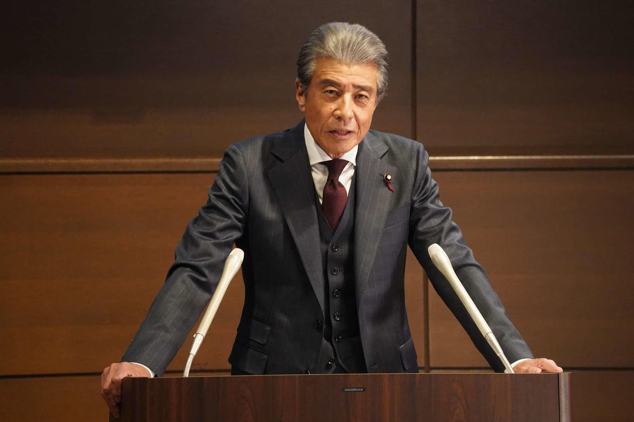 フジテレビ系「ブルーモーメント」に出演する舘ひろし（C）フジテレビ
