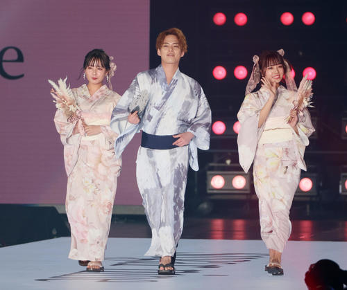 中山優馬、山田菜々、山田寿々３兄妹初共演に祖母大号泣「緊張して足つりました」関西コレクション