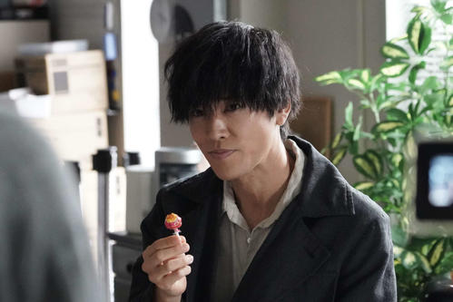 桐谷健太「院内警察」最終話４・６％　切り裂かれた榊原俊介の白衣がゴミ箱から