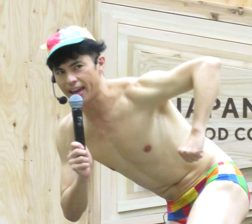小島よしお、長男お宮参りへ「おぱぴまるとお宮参り行ってきました」家族愛感じる写真に祝福の声