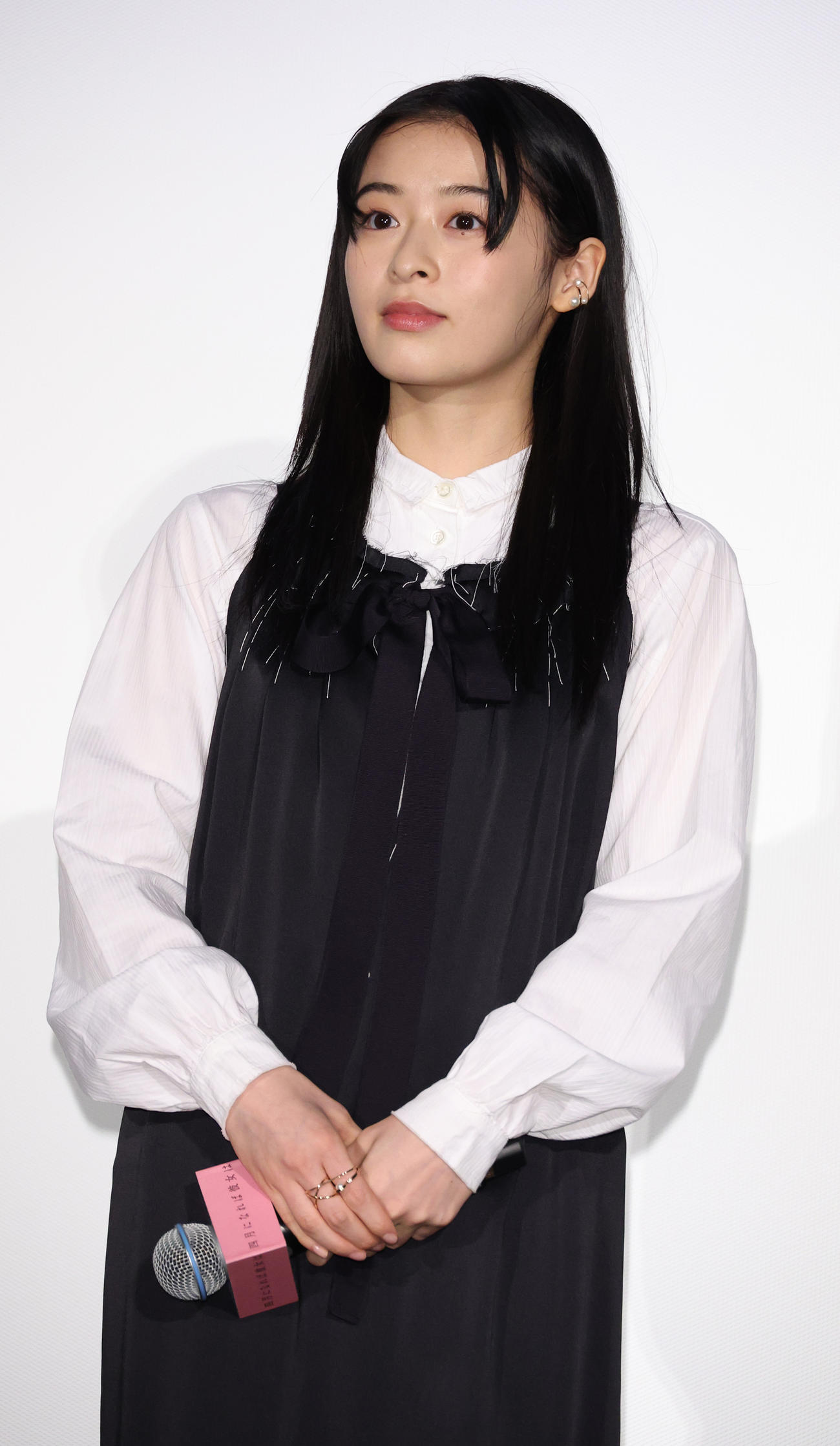 映画「四月になれば彼女は」初日舞台あいさつを行った森七菜（撮影・中島郁夫）