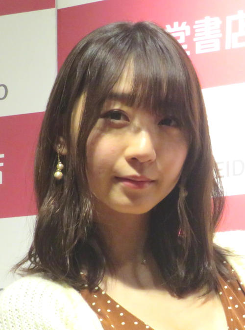伊織もえ、美バスト丸見えの春色コスチューム披露に「美しくてセクシーできれいです」