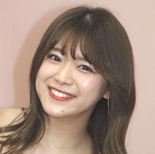 山内鈴蘭「岡山での思い出…」きびだんごと抹茶を手に笑顔　庭園をバックにシングルショットも