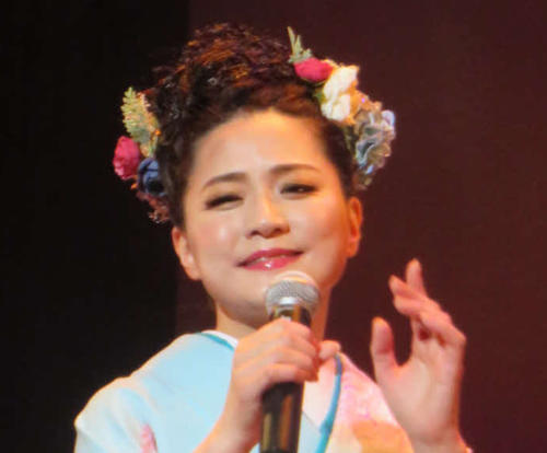 竹川美子が20周年コンサートで新曲を生で初披露、デビュー曲「江釣子の女」など全28曲熱唱