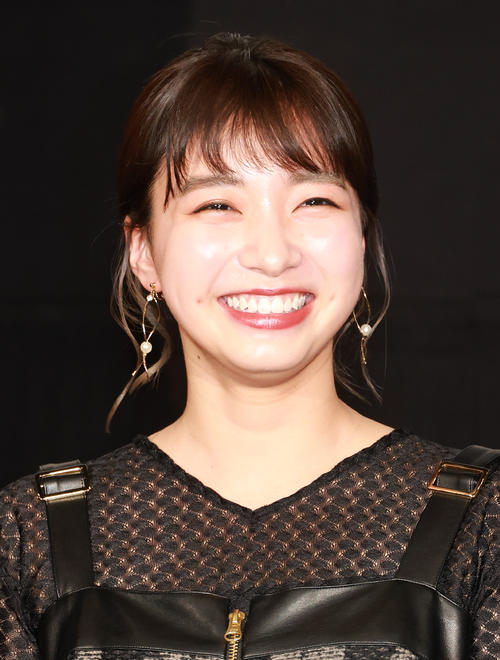 坂ノ上茜、初バイクで阿蘇へ「阿蘇の大自然は熊本の誇りだな」雄大な景色とピースサイン