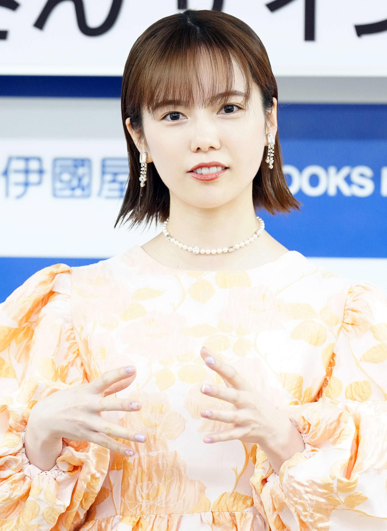 初のフォトエッセー「ぱるるのおひとりさま論」を発売し心境を語る島崎遥香（撮影・たえ見朱実）