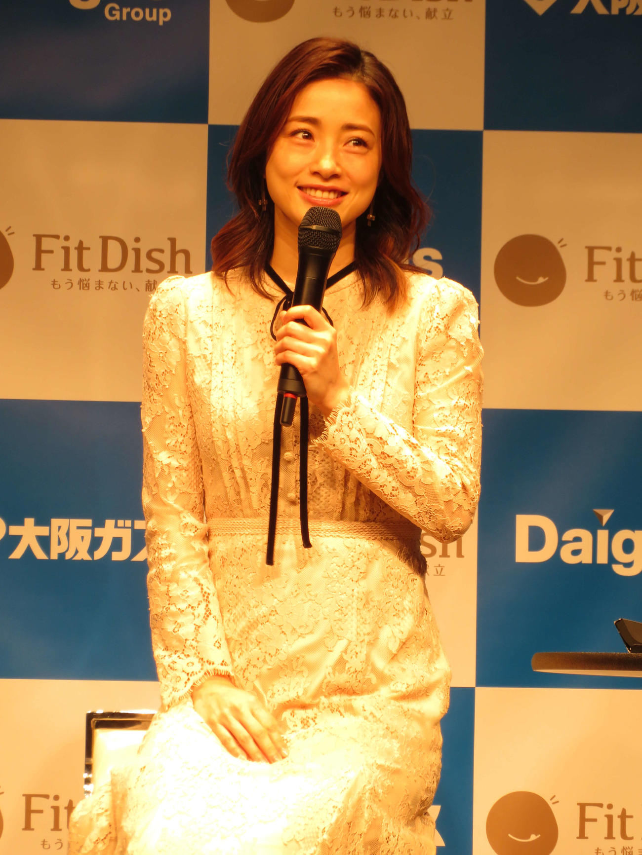 「FitDish」テレビCM発表イベントに出席した上戸彩