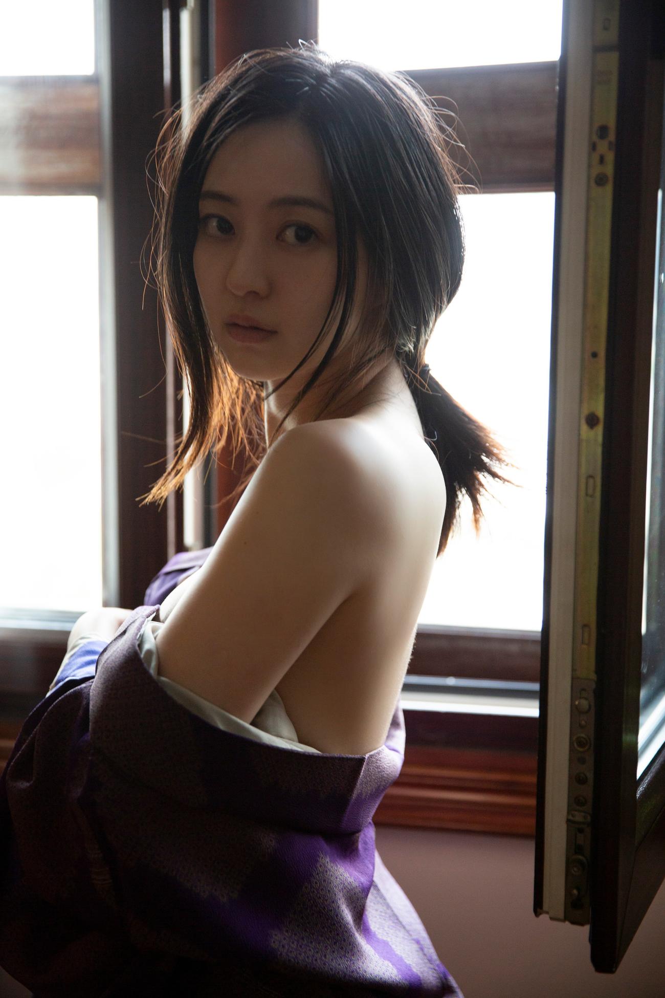 12年ぶりの写真集「月刊　逢沢りな」の発売が決まった逢沢りな（C）ND CHOW／講談社