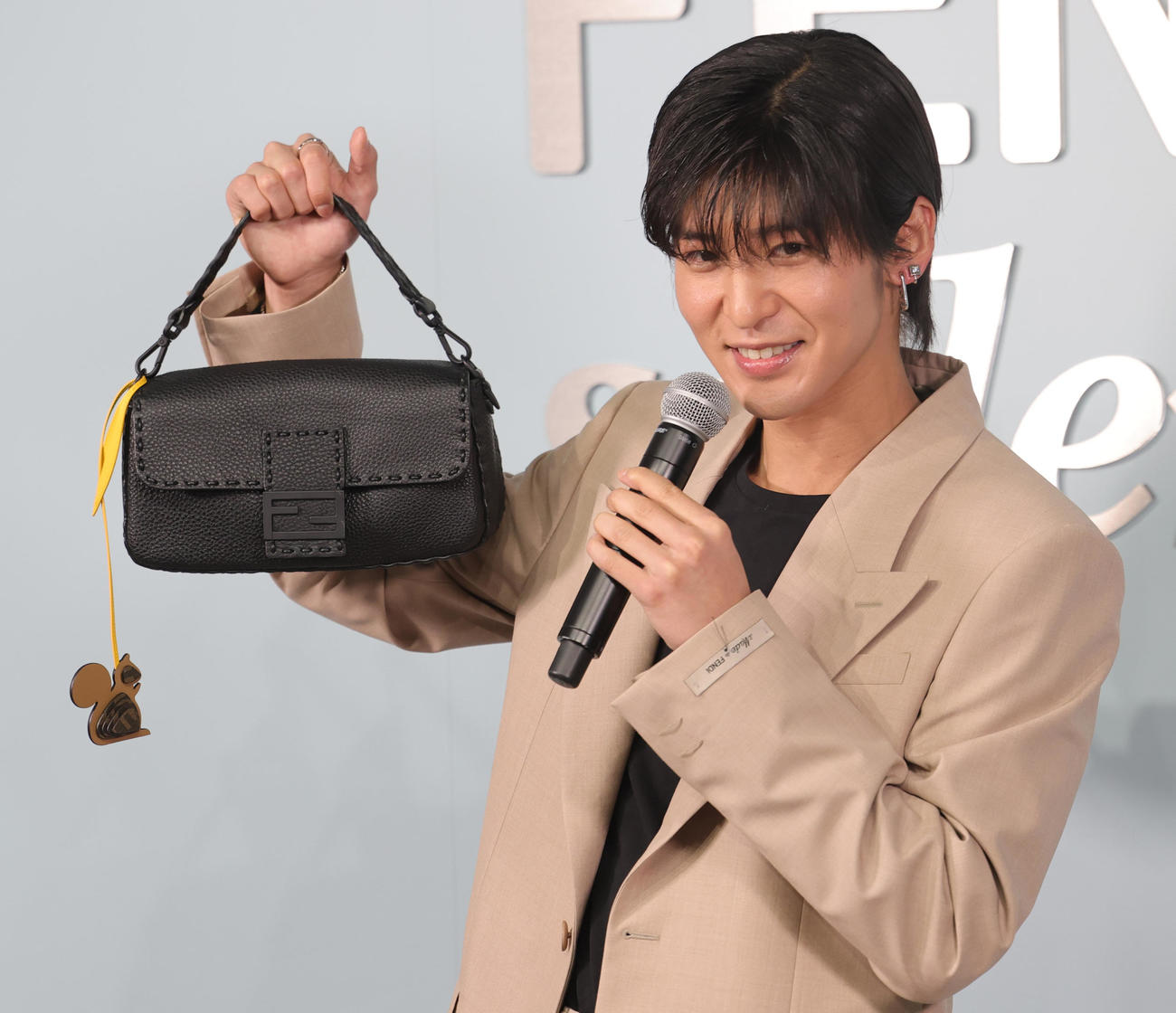 「FENDI selleria」開催レセプションで会見する目黒蓮（撮影・野上伸悟）