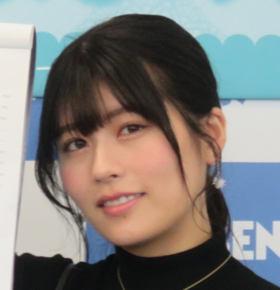 グラドルちとせよしの、迫力の谷間あらわなメガネ姿を披露「メガネよしのさん好きかな？」