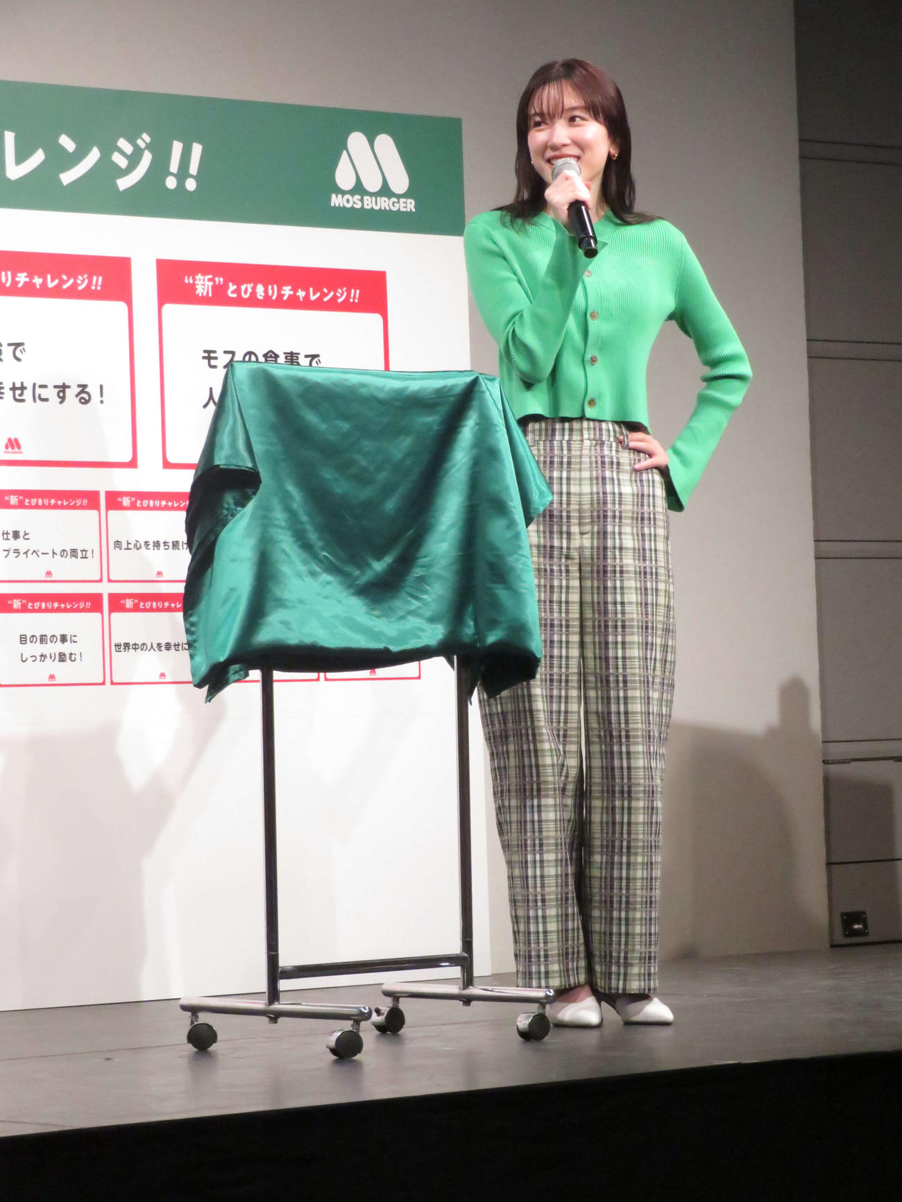 「モスバーガー」新CM発表会に出席し、春の目標を発表する永野芽郁