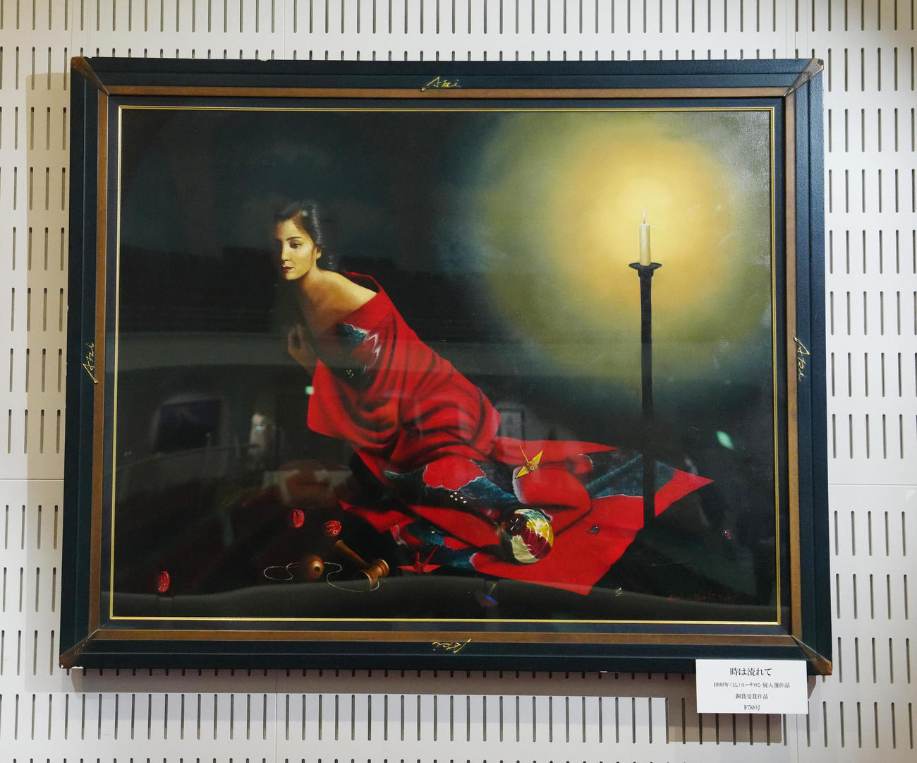 八代亜紀さんお別れの会の会場に展示される油絵（撮影・江口和貴）
