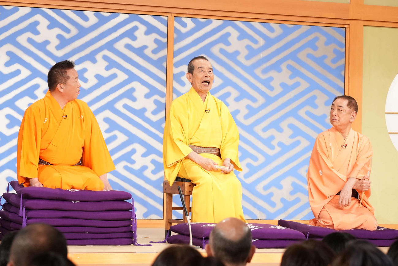 「笑点」のラスト収録に臨んだ林家木久扇（中央）
