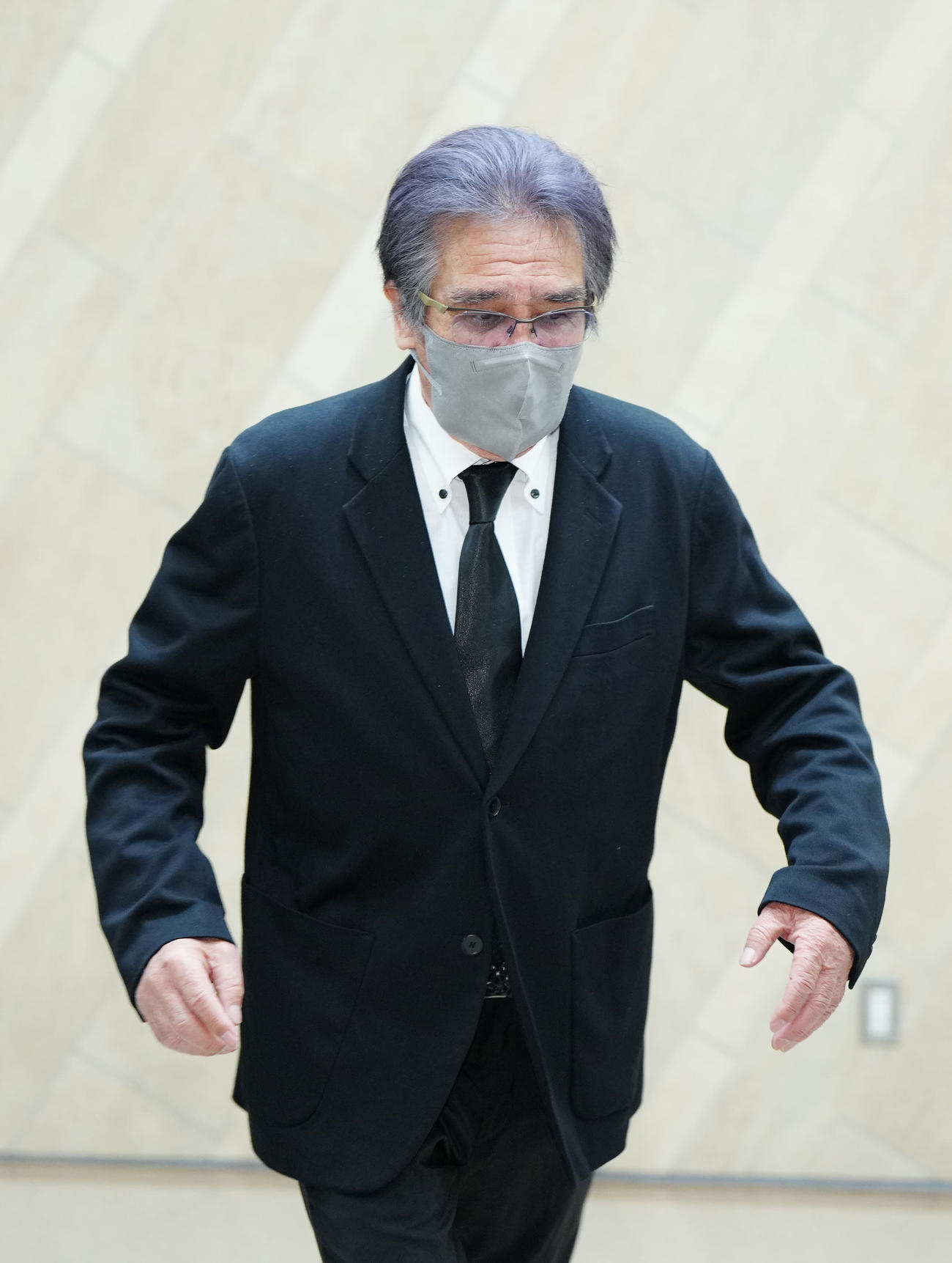八代亜紀さんお別れの会に出席し、引き揚げる鳥羽一郎（撮影・江口和貴）