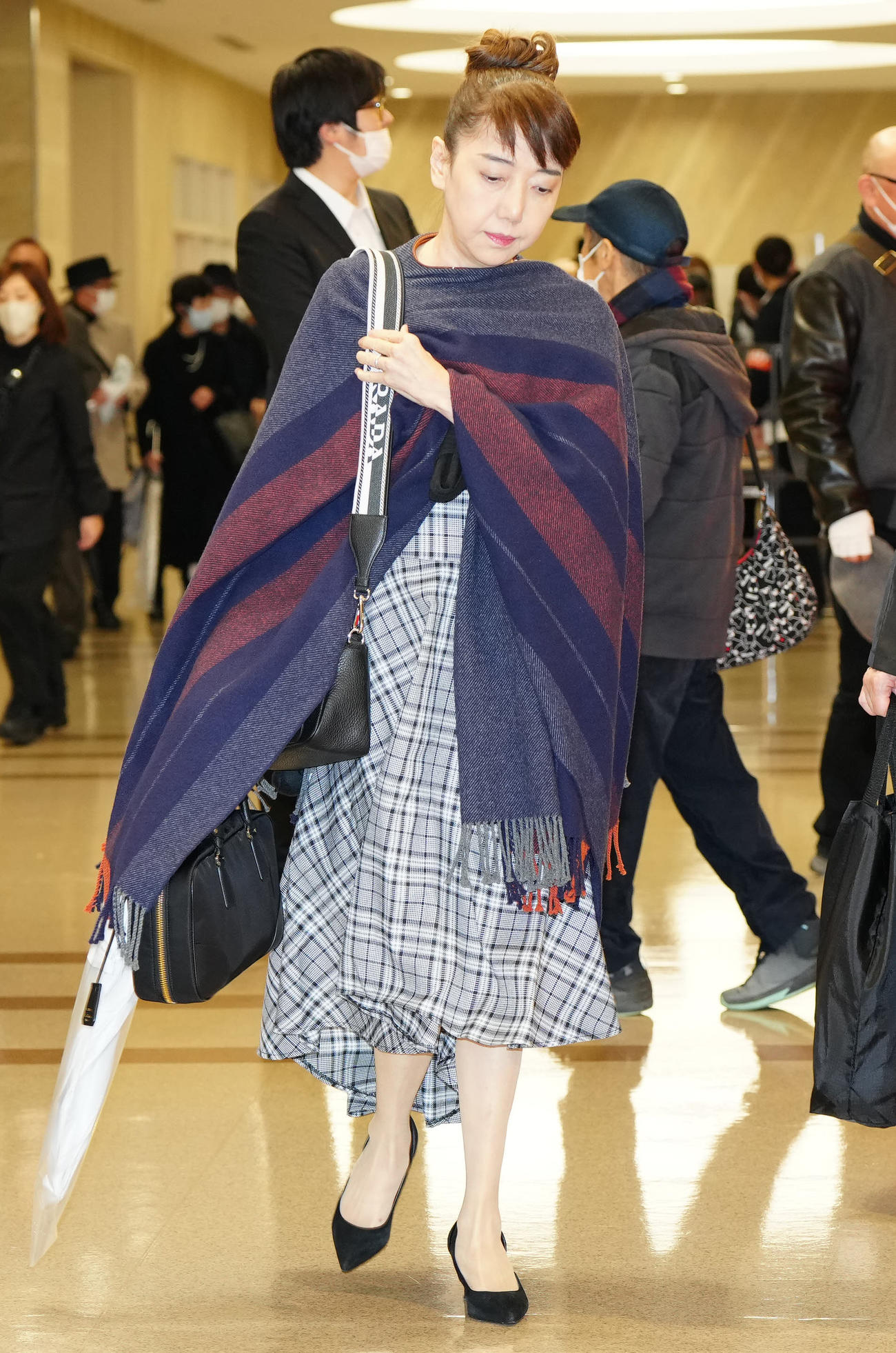 八代亜紀さんお別れの会の会場に向かう太田光代（撮影・江口和貴）
