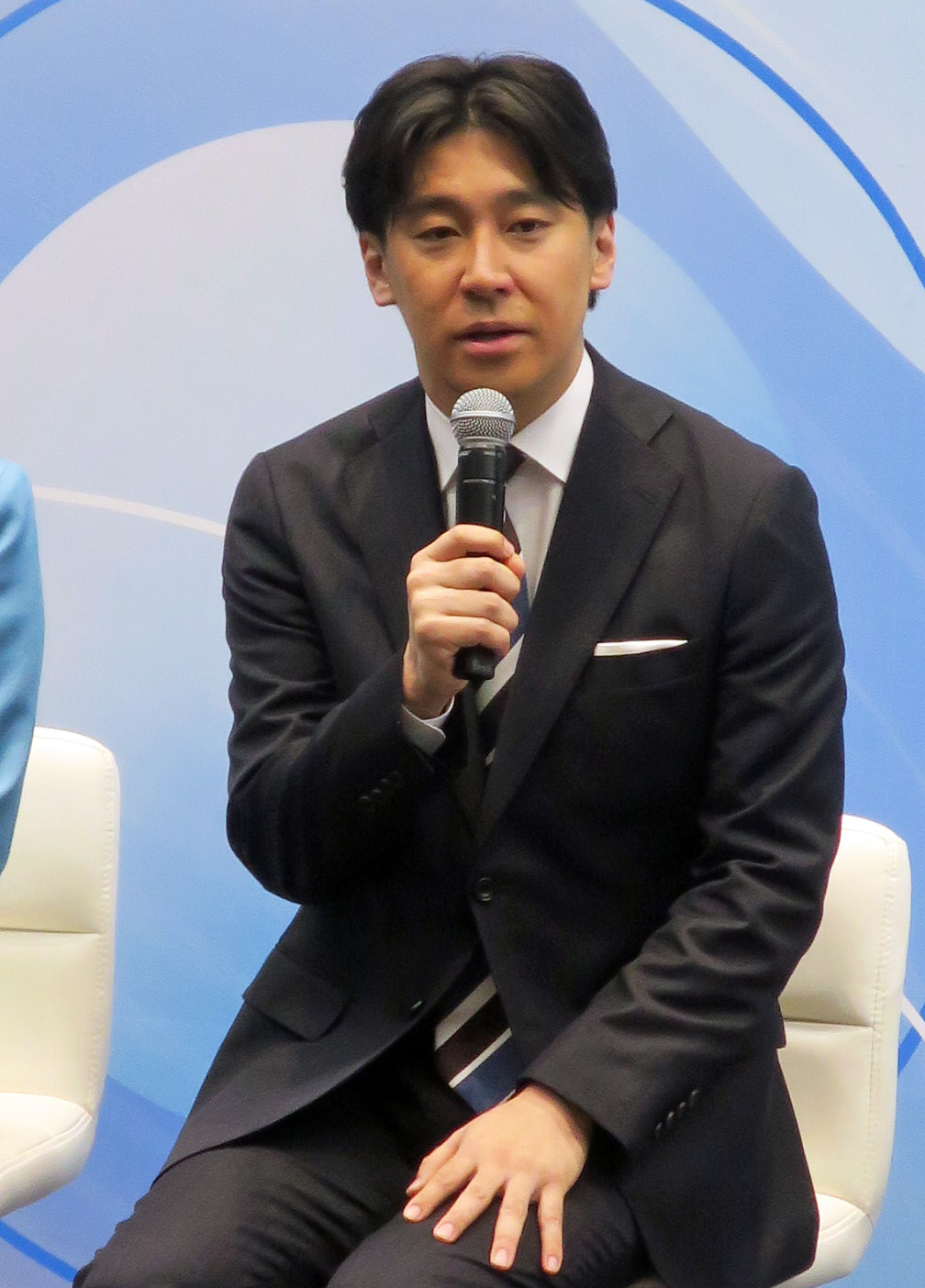 テレ東報道番組リニューアル会見に登場した「WBS」豊島晋作キャスター
