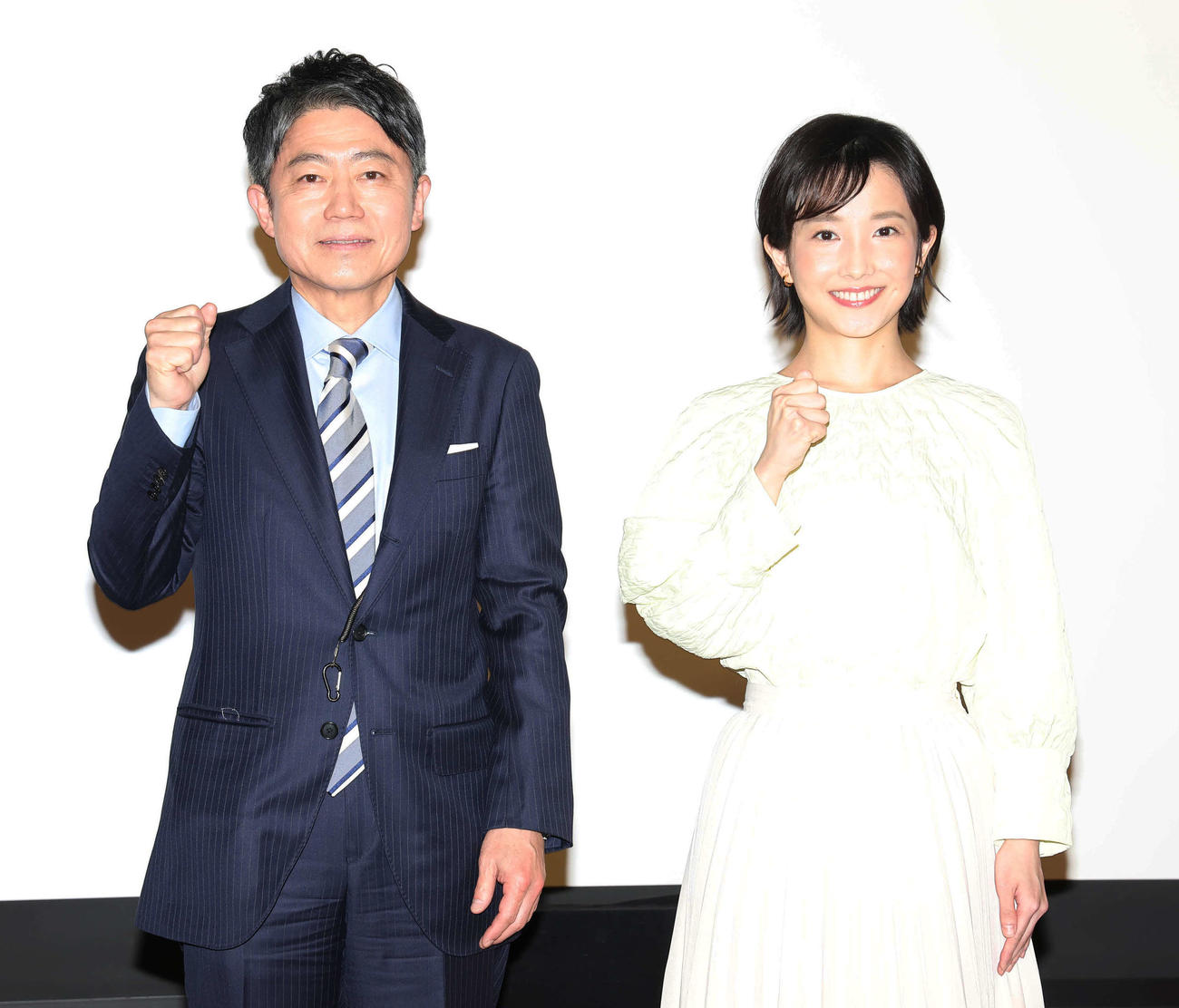新年度からのサタデーウオッチ9を担当する伊藤良司記者（左）と林田理沙アナウンサー（撮影・丹羽敏通）