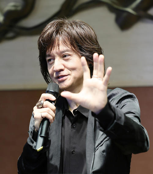 長男圭人９歳で英国留学　岡本健一独自の子育て法　「徹子の部屋」で親子トーク番組初共演