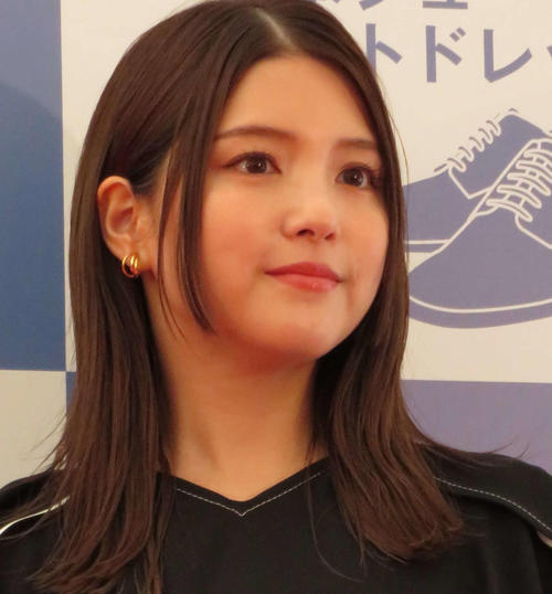 川島海荷　大胆な手脚露出ワンピ姿に「大人の色気すごい…」「美し過ぎて倒れる～」の声