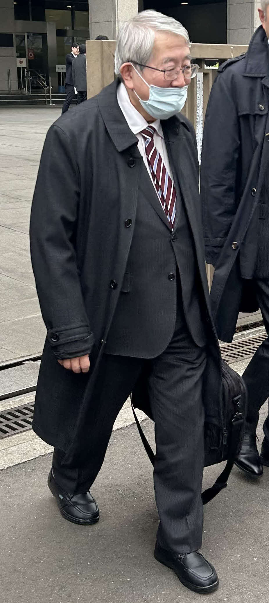 裁判を終えて東京地裁を出る喜田村洋一弁護士（撮影・松尾幸之介）