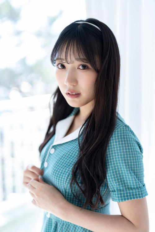 横野すみれ、赤リボンで包んだ美バスト＆くびれ「胸とお尻の脂肪はキープしつつ…」