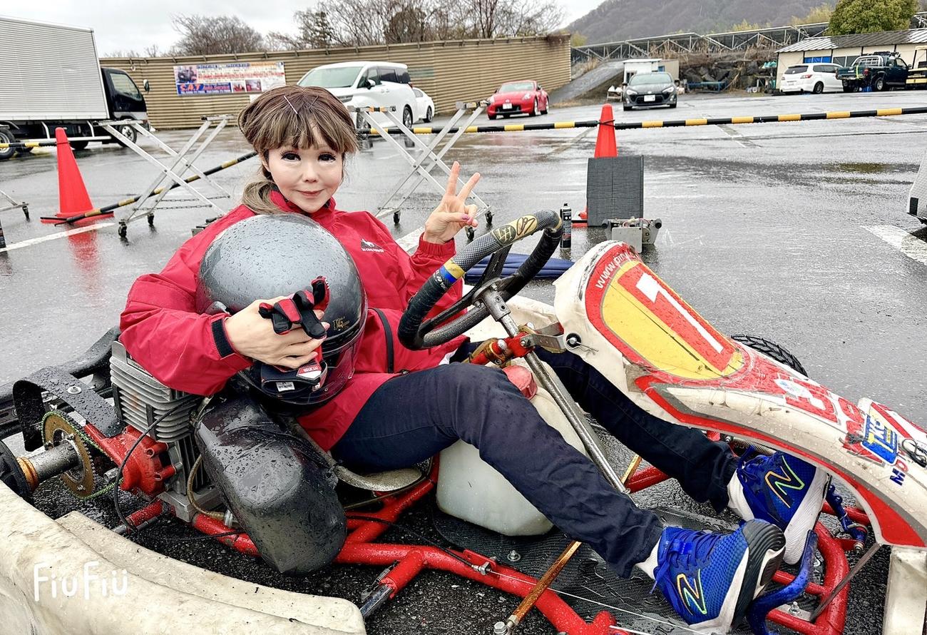 カートレースに乗り込んだ恵中瞳