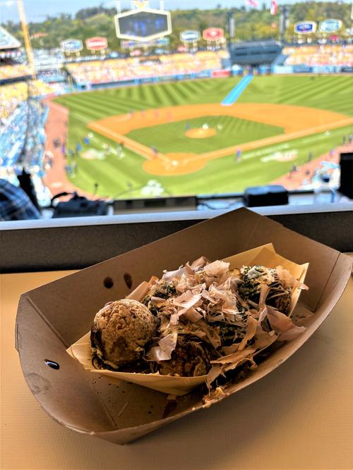 ドジャースタジアムに出店した築地銀だこのオリジナルたこ焼き