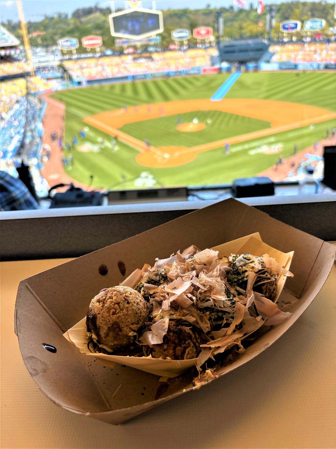 ドジャースタジアムに出店した築地銀だこのオリジナルたこ焼き
