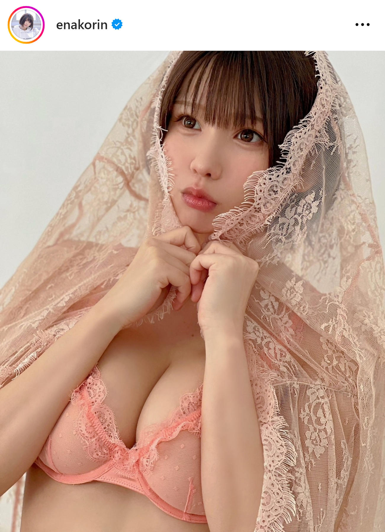 えなこのインスタグラムから