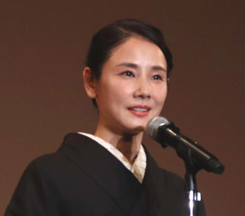 吉田羊「＃不適切見たあと　＃寝落ちしただけの写真」爆睡写真に「サカエさん可愛すぎ」